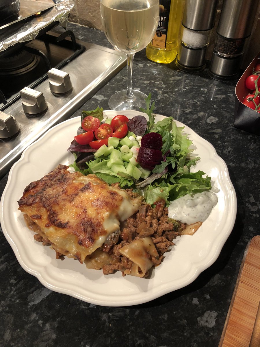Jenfarrow1's tweet photo. Homemade lasagna 👌🏻 #lockdownmeals https://t.co/vemF7OXATG
