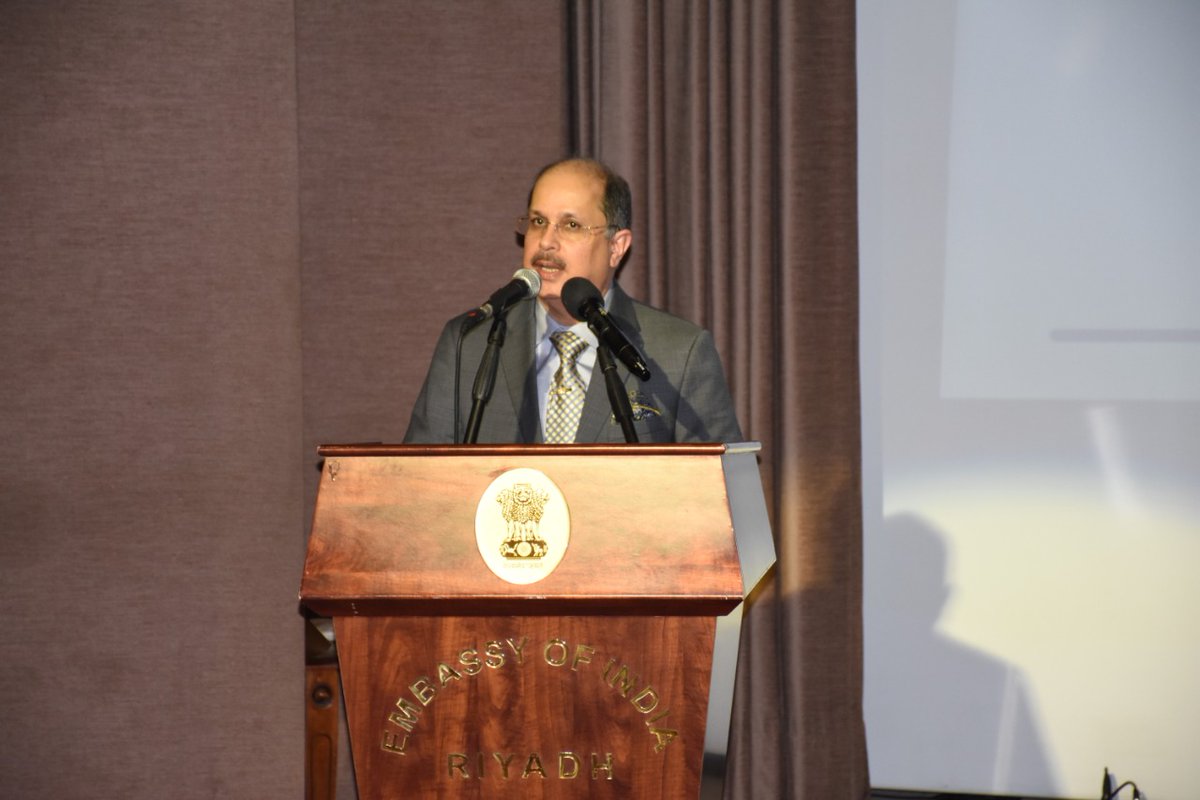 IndianEmbRiyadh's tweet photo. Embassy celebrated the Pravasi Bharatiya Diwas 2021 this evening.  Ambassador @drausaf delivered a brief presentation on the Embassy's activities in 2020. Pravasi Bharatiya Samman Awardee Dr. Siddeek Ahmed was honoured by the Ambassador on the occasion.
@MEAIndia https://t.co/naNwMMPnoF