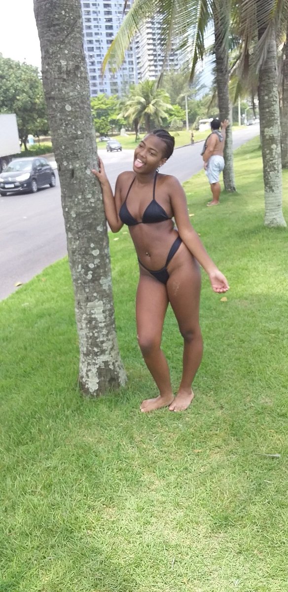 DescontrolarB's tweet photo. Na dúvida vai as duas🤭👙💋 https://t.co/uGOj5EcrnW