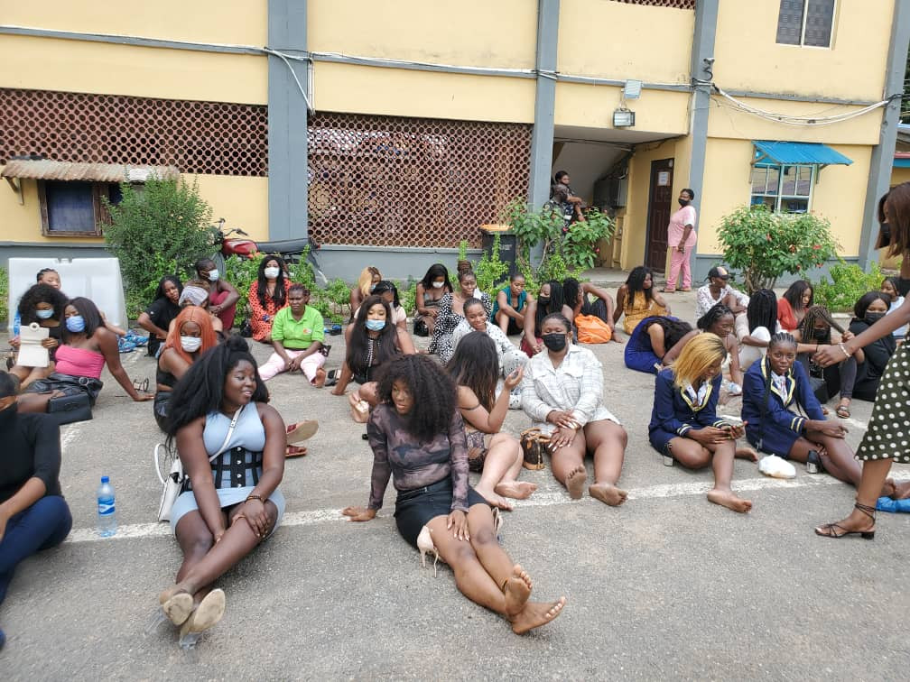Gre8ness01's tweet photo. #panti 
Nobody:
Ladies: I'm only here to check if my boyfriend is cheating on me o... https://t.co/TvncZ2bYTg