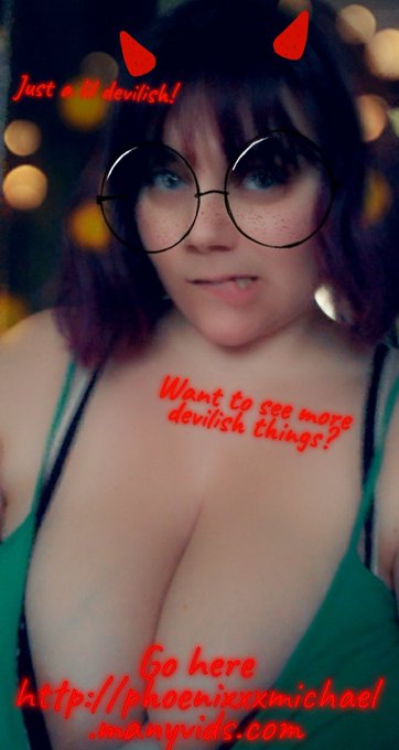 Just a lil devilish 😈  #CleavageForDays #Cleavage #BigBoobs https://t.co/mqEhWoxBWY<a href="/tag/cleavagefordays"class="tags">#CleavageForDays</a><a href="/tag/cleavage"class="tags">#Cleavage</a><a href="/tag/bigboobs"class="tags"><span>#bigboobs</span></a>