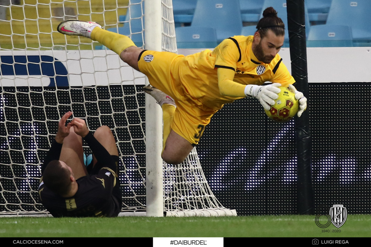 calciocesenafc's tweet image. 🗣️ "Questa partita ha dimostrato che possiamo dire la nostra"
🎙 Michele #Nardi nel post-partita di #CESSUD

➡️ calciocesena.com/it/news/2021/1…