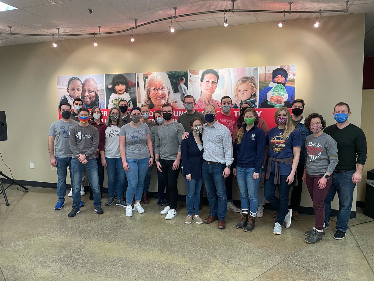 JoCoYoungDems's tweet photo. Had such a great time volunteering this morning @HarvestersORG! Thanks for everyone who joined us! https://t.co/frVYNwFRkZ