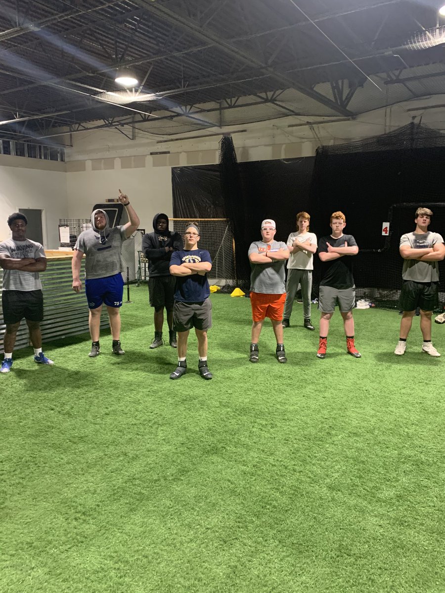 Maaannn!!! The energy was crazy today!! FOCUS:pass pro footwork in adverse situations!! '25 <a href="/GraysonSmith77/">Grayson Smith</a> '25 <a href="/HunterTaylor74/">Hunter Taylor</a> '25 <a href="/suttles_aj/">AJ Suttles</a> '23 <a href="/TJSavage71/">Tj Savage🌟</a> '23 <a href="/jdcash22/">JD Cash</a> '22 @HaganSmith71 '21 @DemorianL (Limestone) <a href="/jjmartin50/">Jeremy Martin Jr</a> #FARMERSMENTALITY #BUILTTRAINTOUGH #CREATINGKINGS
