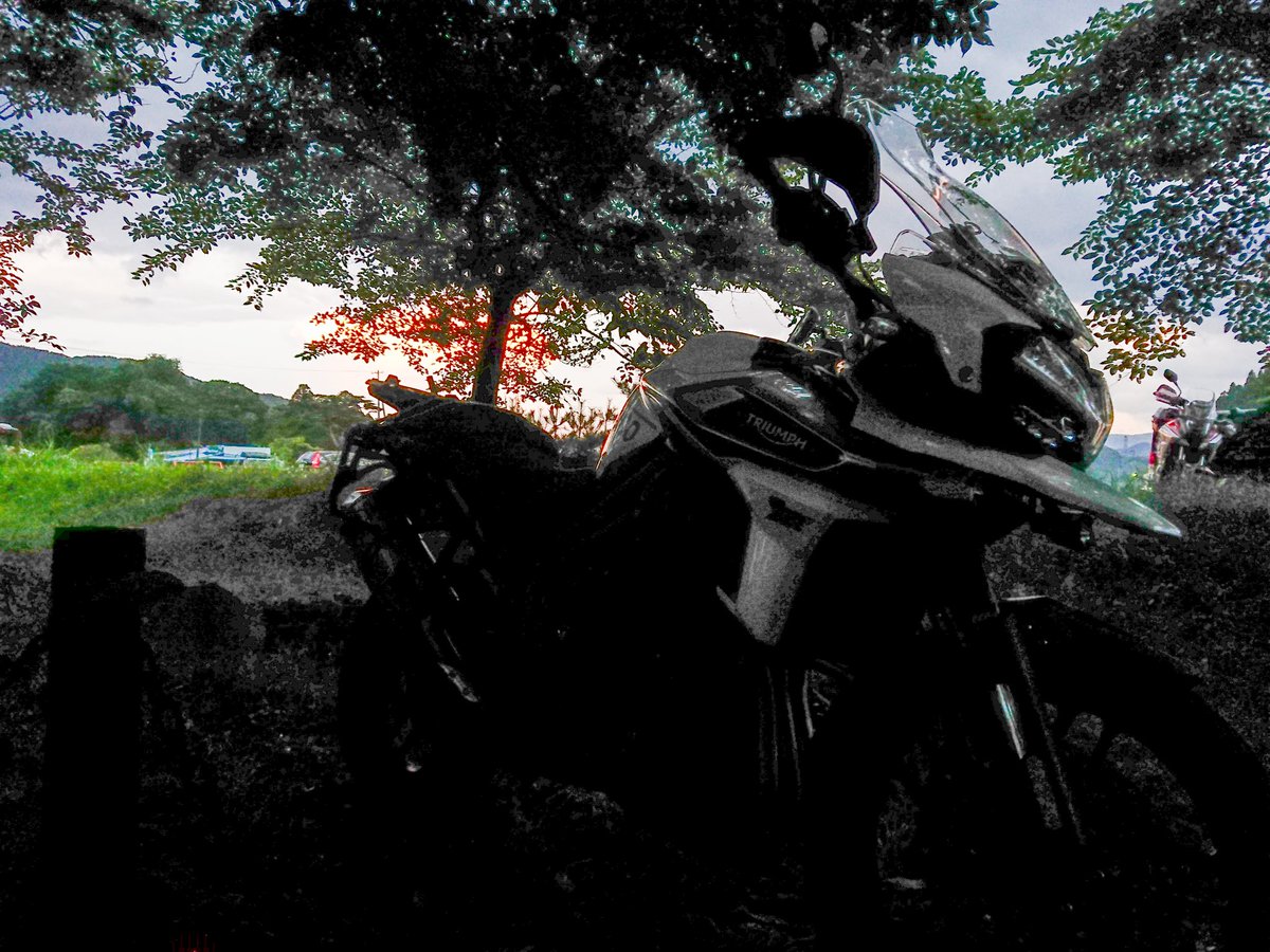 A13ki1's tweet photo. ( ・∀・)ｲｲ

#トライアンフ 
#tiger1200 
#ソロキャンプ
#バイク
#リッターバイク
#福島
#猪苗代湖
#キャンプ
#夕日
#風景
#写真
#写真好き https://t.co/7Py0nx3BqH