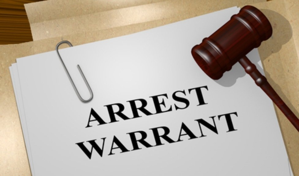 ChiefKnoll's tweet photo. HPS officers on patrol early this A.M. arrested a 50-year-old male found skulking around a neighbourhood wanted by @OPP_WR on numerous crimes while OPP officers in Grey County arrested a 30-year-old male wanted by HPS on numerous crimes. #PrisonerSwap #teamwork #NotInOurTowns https://t.co/Fjud1Ryeac