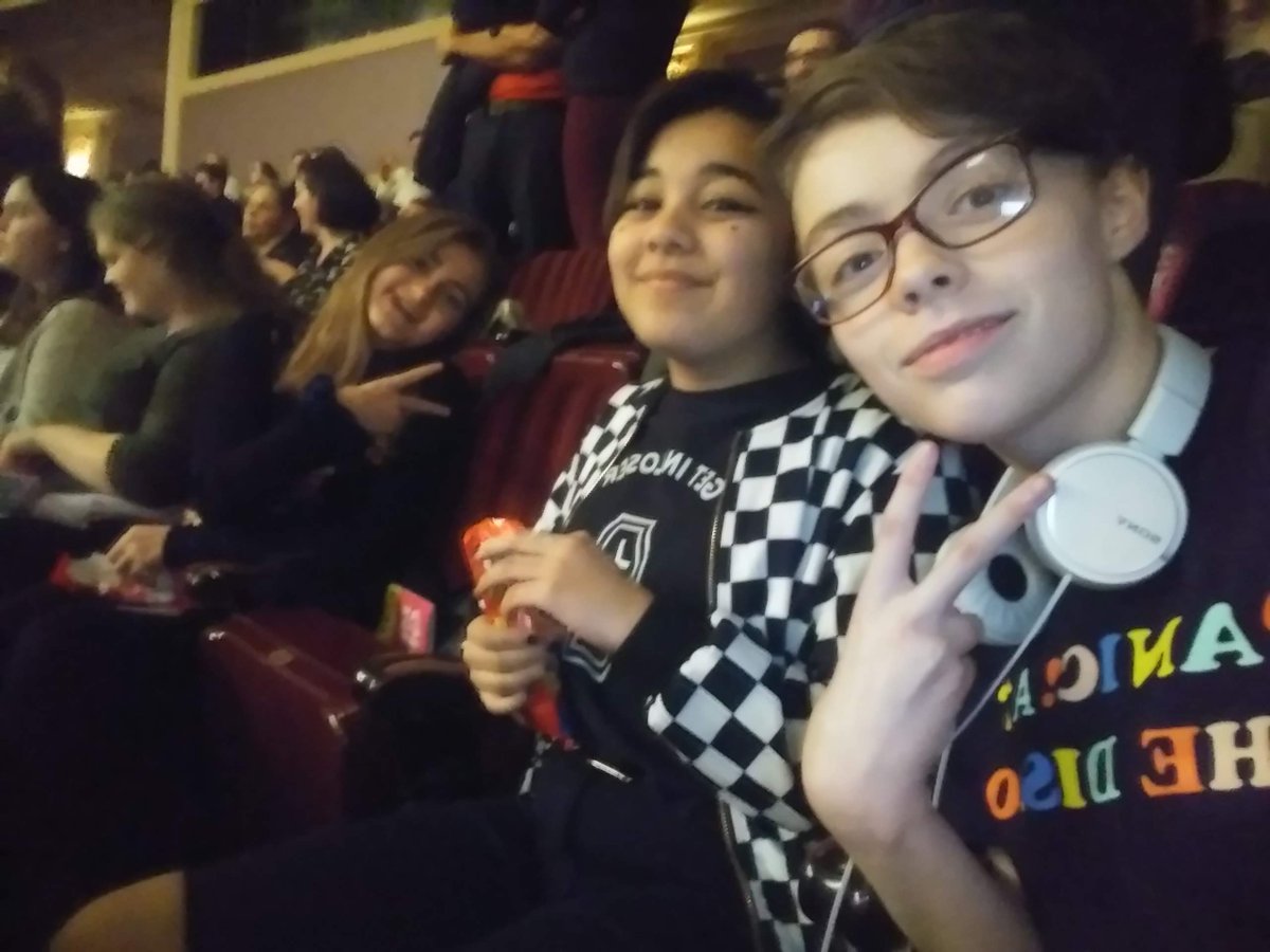 sparxsiris's tweet photo. Today marks a year to when I saw @MeanGirlsBway in Chicago, Im so glad I got to see it with my friends. I love this show so much 💖 #FetchFans https://t.co/Vxnjxv7Rg7