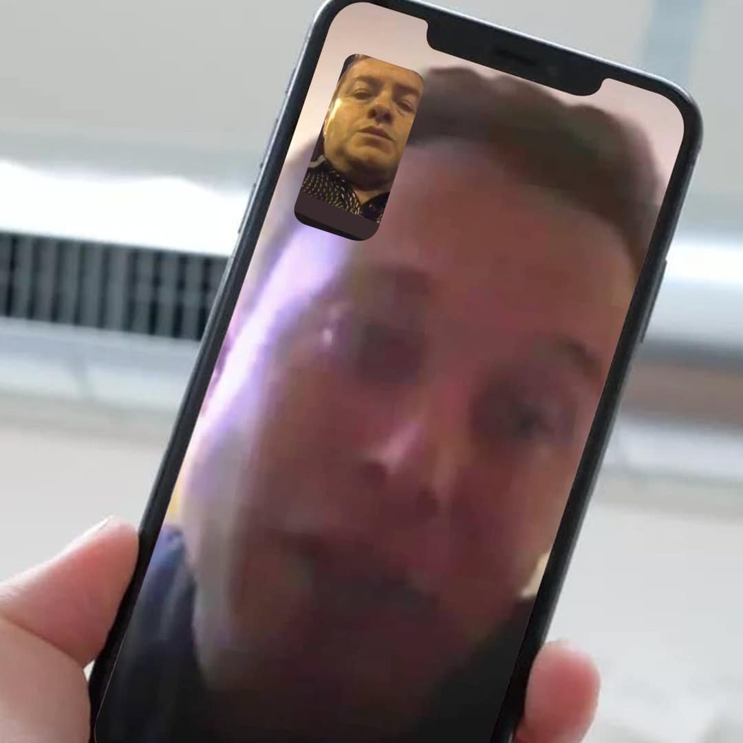 Aquí hablando con mi gran amigo y cumpa Elon Musk para que luego de volar el BRT que está todo mal hecho y pongamos a funcionar los nuevos micros Tesla. #JHONNY2021
