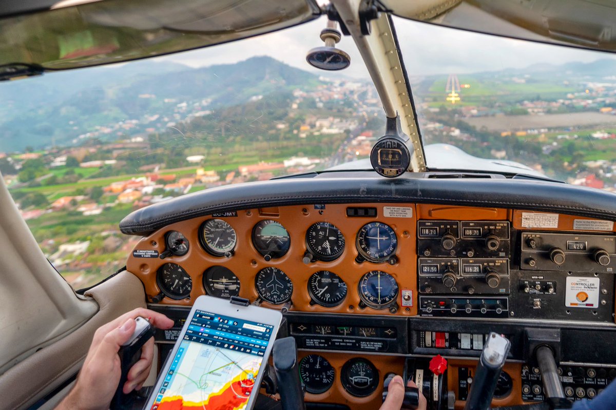 stani320's tweet photo. Smooth 😅 Each time I get the chance to fly a simulated ILS approach, I take the opportunity to brush my flying skills 🙏🏻😊 Thanks to @sestamaranam for this shot 📸 #ils #approach #tfn #gcxo #avgeek #foreflight #foreflighteurope #teamforeflight #piperarcher #pa28 #tenerife https://t.co/EkyOxuaqD5
