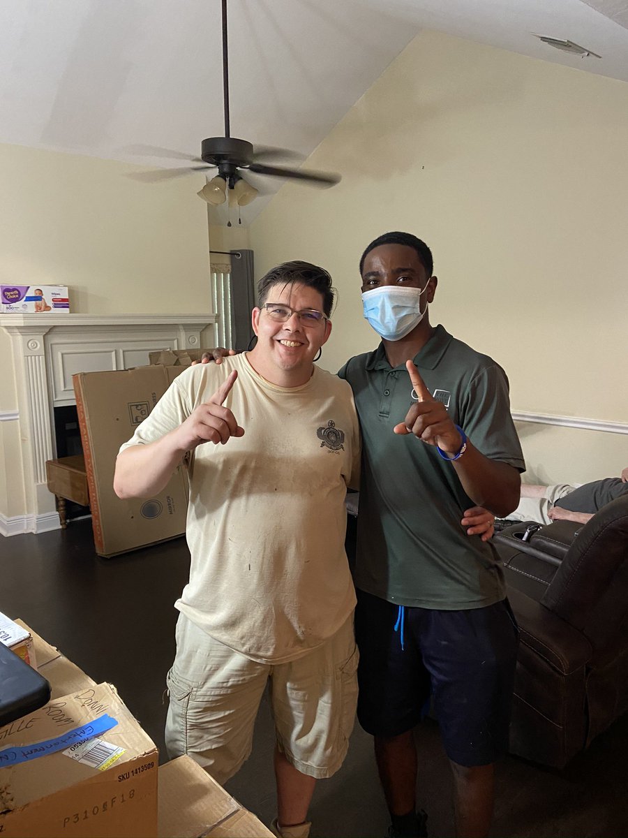 OnTheMoveMC1's tweet photo. Client Love🥺

It still thrills us to this day every time a client smiles at the end of their move. We know moving can be a hassle, but being able to make the process easier and smoother is our superpower. Book your next move with movers who are professional, energetic, &amp; caring. https://t.co/J6f3IFrJCm