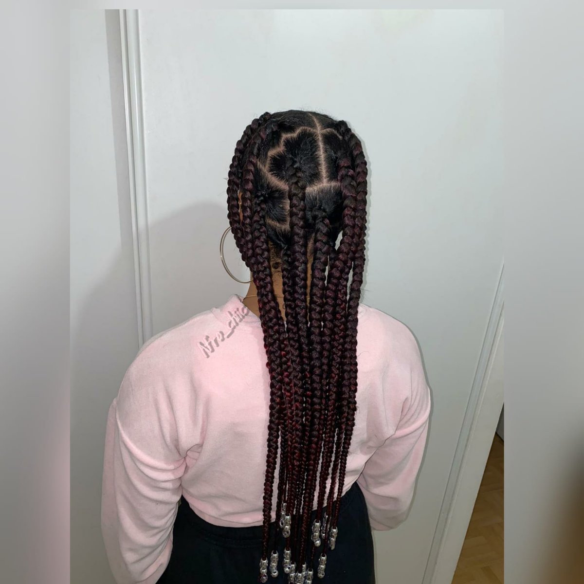 Afro_Chiic's tweet photo. Coiffure pour ma cliente fidèle 💇🏾♀️
Cc: @wanderlaye
Je coiffe principalement à mon domicile dans le 91 ou en déplacement en IDF.
RT and follow 🔄🙏🏾
IG: Afro_Chiic
#braids #braidstylist #kotless #paris #essone https://t.co/KWjgcLInBE