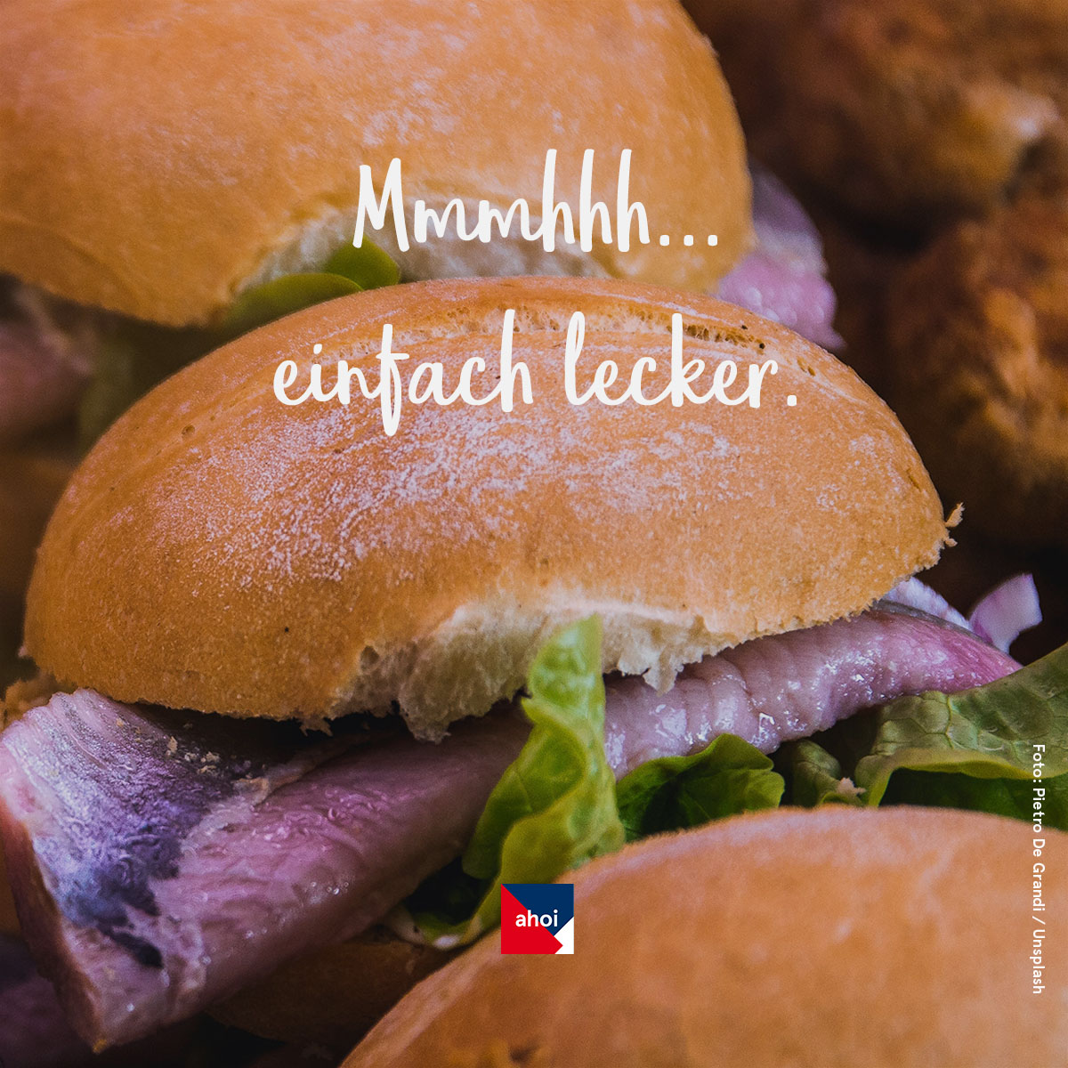 mein_hamburg's tweet photo. Zu Hamburg gehört das Fischbrötchen wie die Alster und die Elbe. Welches Fischbrötchen mögt ihr am liebsten? 🐟 https://t.co/cNAmO8RGfa