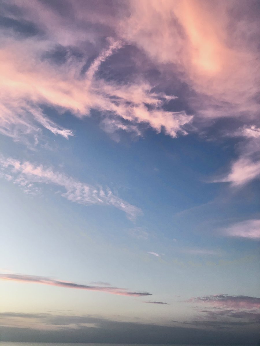 stevekhattar's tweet photo. Today the sunset is pink 🍬🍭 https://t.co/7sVrk6XdSE