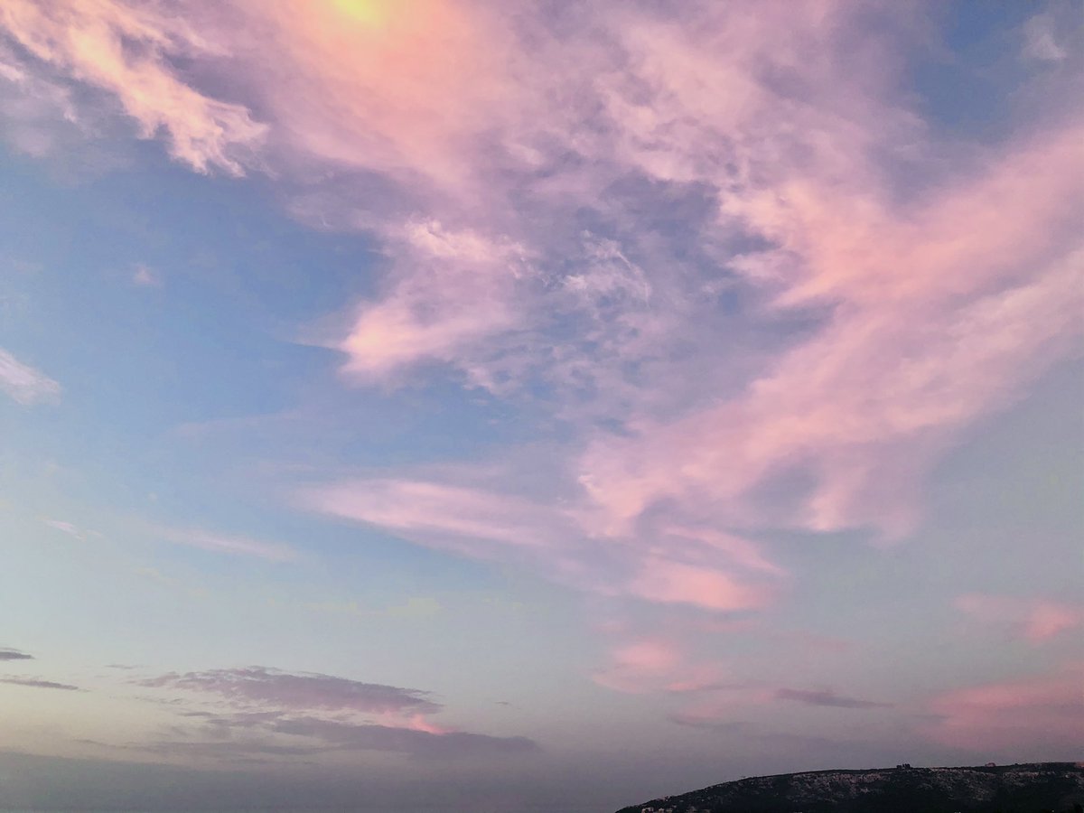 stevekhattar's tweet photo. Today the sunset is pink 🍬🍭 https://t.co/7sVrk6XdSE