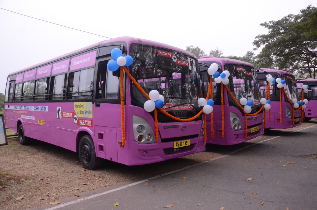 CMOfficeAssam's tweet photo. CM Shri @sarbanandsonwal flagged off a fleet of 25 Pink Buses under Bhraman Sarathi scheme in presence of Industry &amp; Transport Minister Shri @cmpatowary in Guwahati. 

Under this scheme, women &amp; senior citizens can avail free bus services for their commute within Guwahati. https://t.co/YPUkS8tgqL