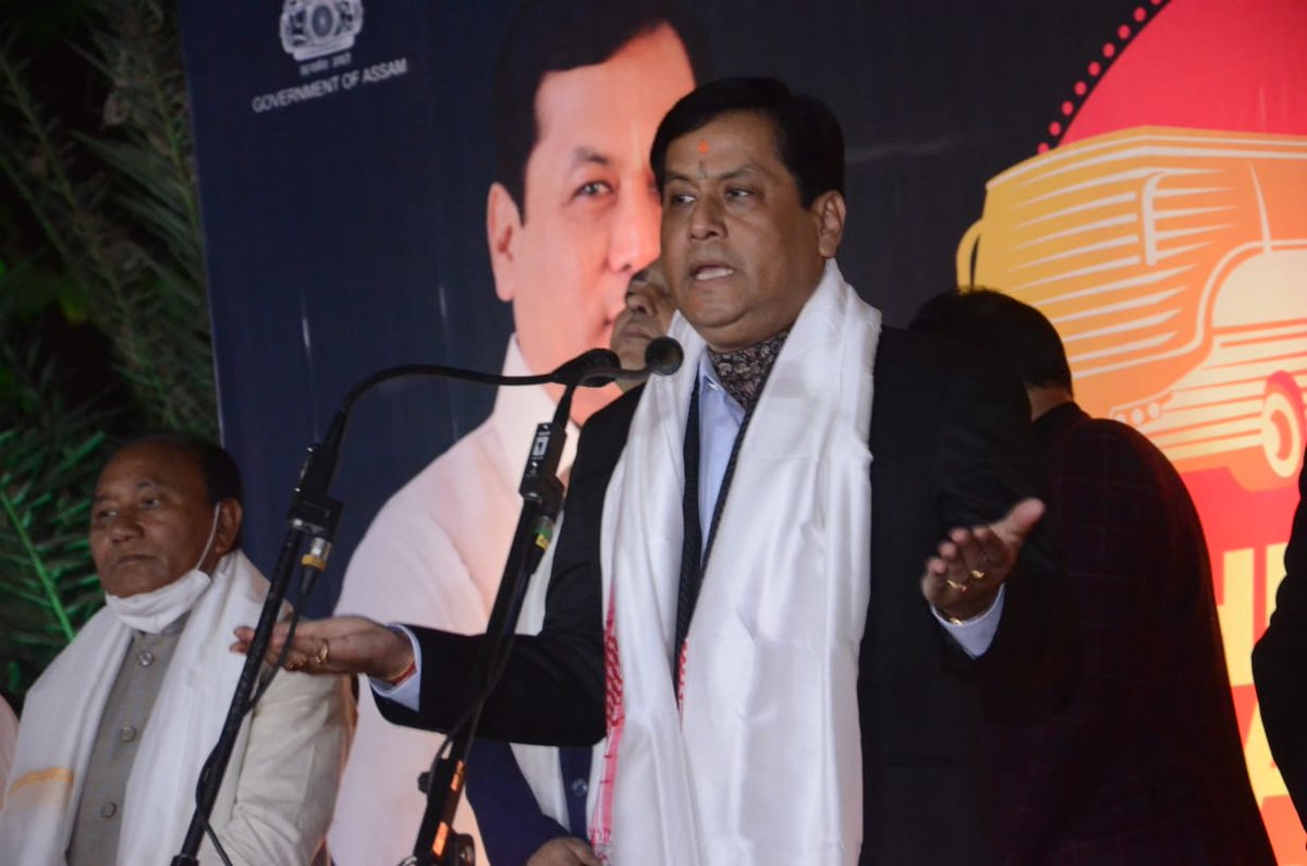 CMOfficeAssam's tweet photo. CM Shri @sarbanandsonwal flagged off a fleet of 25 Pink Buses under Bhraman Sarathi scheme in presence of Industry &amp; Transport Minister Shri @cmpatowary in Guwahati. 

Under this scheme, women &amp; senior citizens can avail free bus services for their commute within Guwahati. https://t.co/YPUkS8tgqL