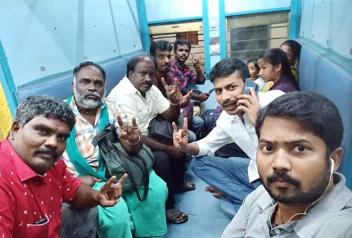 samuelclicks22's tweet photo. திண்டுக்கல் To சென்னை.. விடியலை நோக்கிய பயணம் 🙏

#அரசியலுக்கு_வாங்க_ரஜினி https://t.co/q871zTvf8i