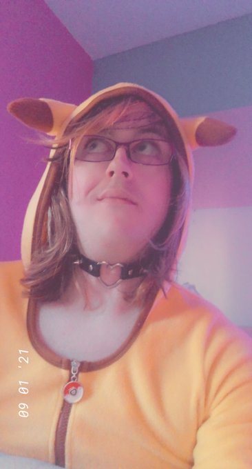 Loving my new chokers OwO also bed hair aaaaaaaa! https://t.co/PGbo5zvzMG
