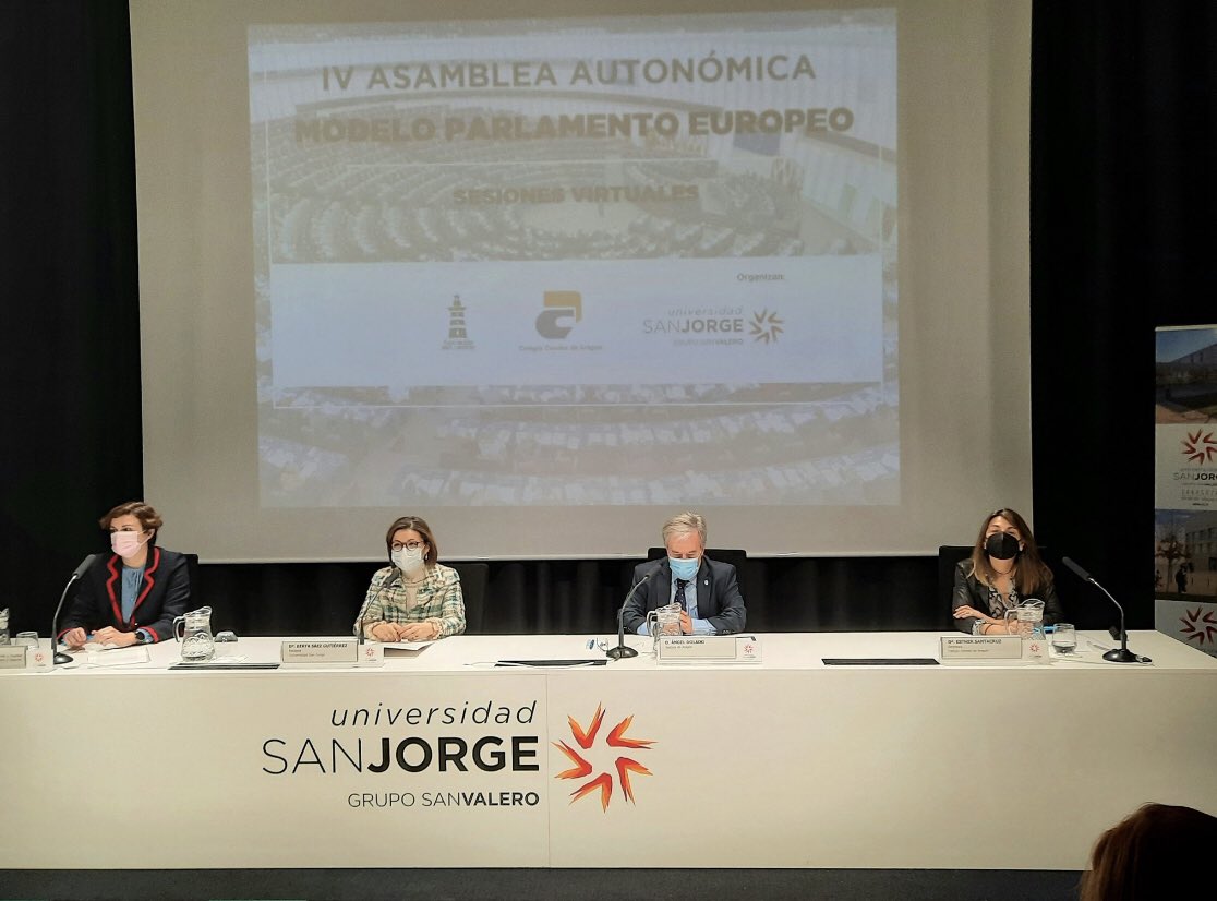 colegiocondes's tweet photo. Acto de apertura de la IV Asamblea Autonómica del Modelo de Parlamento Europeo en Aragón. Contamos con la presencia del Justicia de Aragón, la Directora General de Equidad y Planificación educativa de la #DGA , la rectora de la #USJ y nuestra directora. #ColeCondes #MEP_Spain https://t.co/tO8xZoUwf6