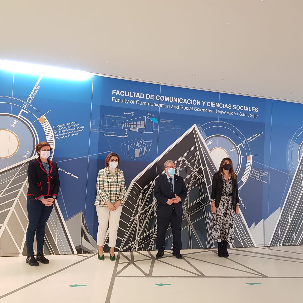 colegiocondes's tweet photo. Acto de apertura de la IV Asamblea Autonómica del Modelo de Parlamento Europeo en Aragón. Contamos con la presencia del Justicia de Aragón, la Directora General de Equidad y Planificación educativa de la #DGA , la rectora de la #USJ y nuestra directora. #ColeCondes #MEP_Spain https://t.co/tO8xZoUwf6