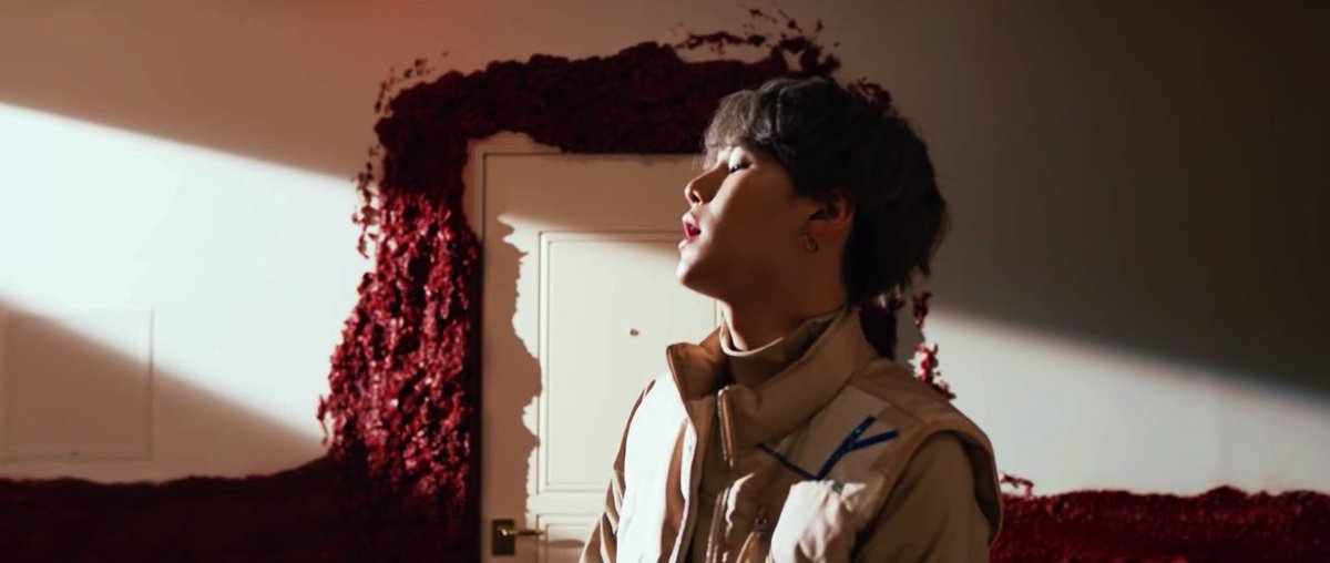 in the beginning of the mv, during the green shots, yoongi is on stage and while during the red he is surrounded by shadowy figures. that is why i think green is meant to signify yoongi’s persona, the image he presents to others, while red is his shadow, the dark parts of himself