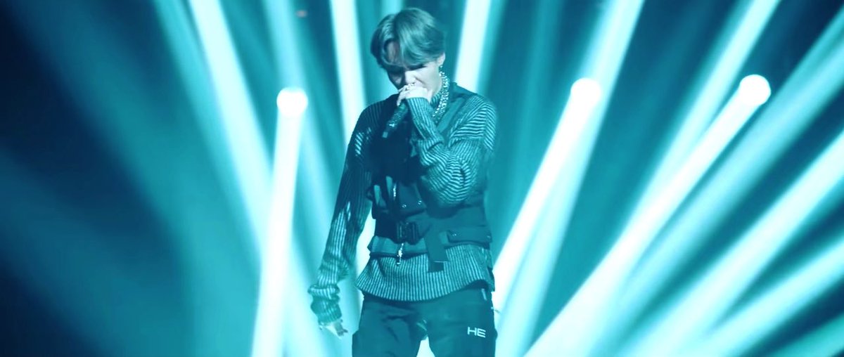 (also there is a moment where he is on stage and he is absolutely bathes in light, which is such a contrast from how dark the whole mv has been… and goes so well with the lyric “my shadow grows in that blasting stark light…)