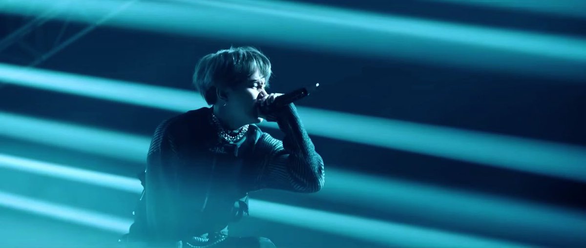 (also there is a moment where he is on stage and he is absolutely bathes in light, which is such a contrast from how dark the whole mv has been… and goes so well with the lyric “my shadow grows in that blasting stark light…)