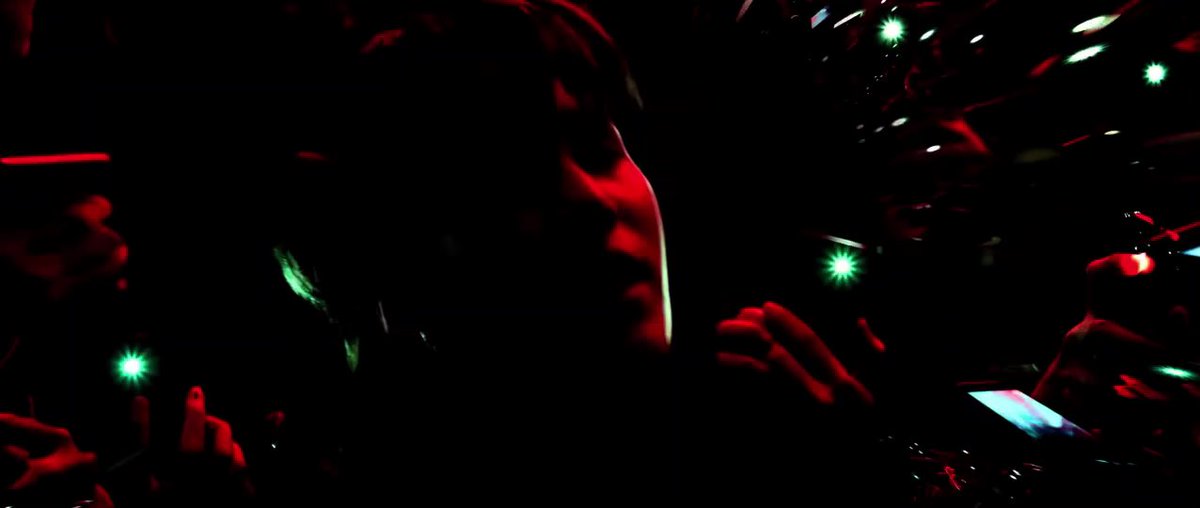 nd then we do reach the jump scare or the climax of the film when the “i’m you and you’re me” nd this is where everything comes together with dark underexposed lighting blinking in nd out w the blinding lights, mixed w the heavily saturated red, nd the camera switching angles.