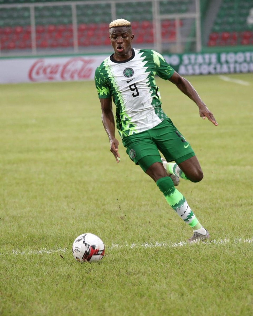 Brilamedia's tweet photo. According to CIES Victor Osimhen is the most valuable Nigerian footballer and the 4th African in Europe's big-5 leagues.
At €62.2 million his transfer value is €8.2 million more than Lionel Messi's.
#brilafm #brilasports #FootballliveNG #CIES #Messi #Osimhen #FLUpdate https://t.co/0rQT8HP4DE