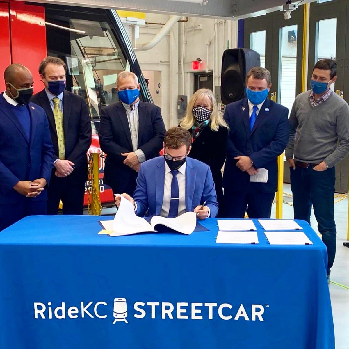BrianDavidPlatt's tweet photo. Yesterday we formally accepted a $174 million federal grant to extend the @kcstreetcar 3.5 miles from @UnionStationKC to @UMKC.  Thanks to @TomGerend and the team for continuing the progress of this already transformational project for #KCMO. https://t.co/ln2Pwvy1eD