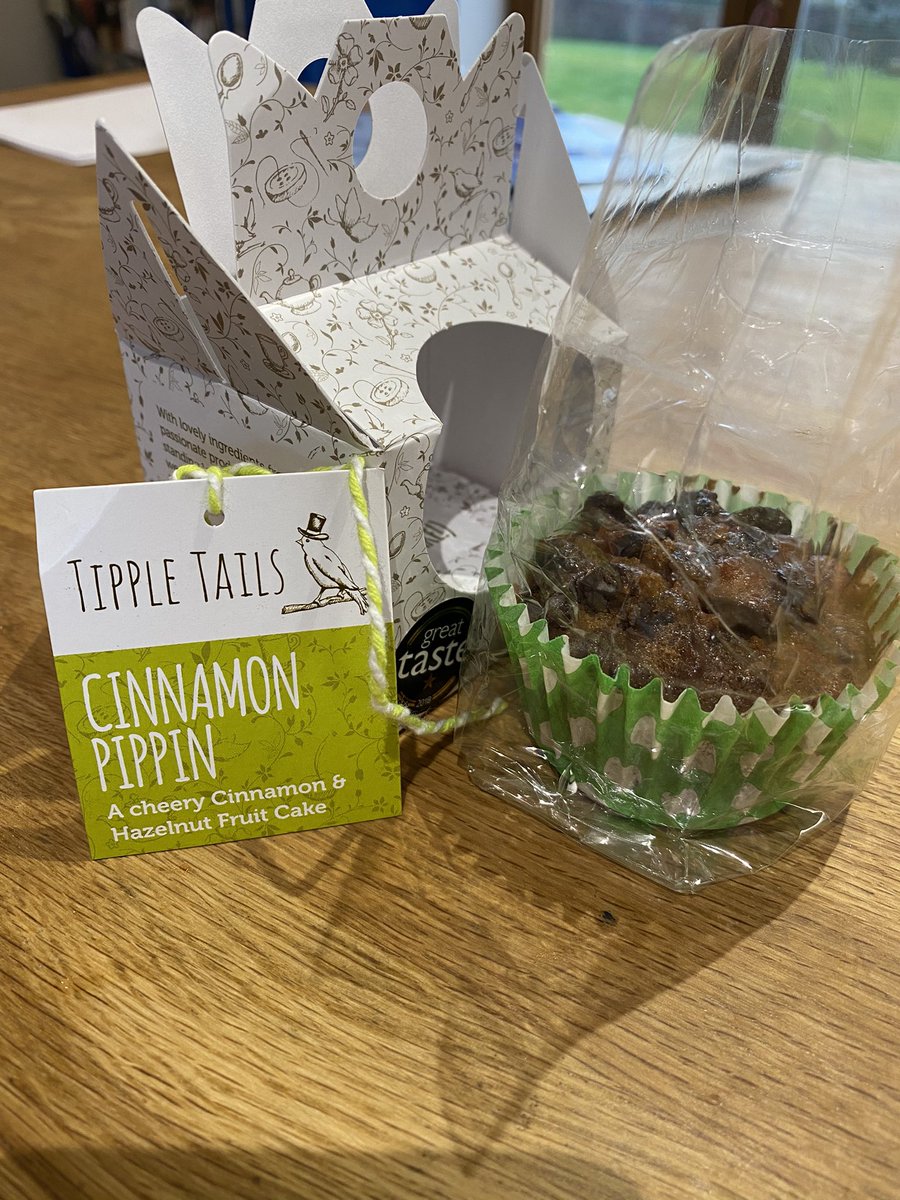 Davies68S's tweet photo. A child at school gifted every member of staff a beautiful @TippleTails cake and a bottle of Prosecco....thank you so much Ella! It’s brightened my day 🤩💗🤩 xxx #loveinacake #thankful #loveis https://t.co/ABppdW071Y