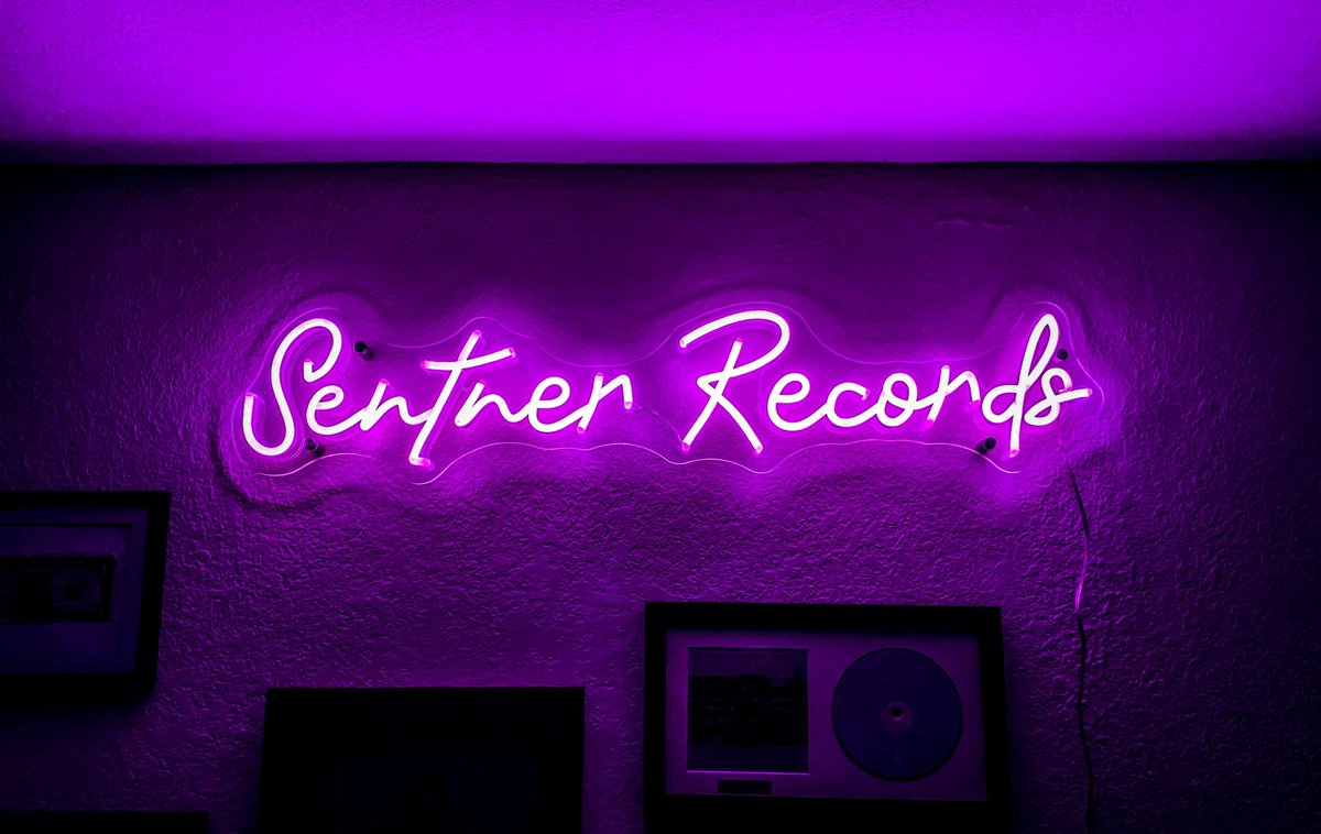 thejoshsentner's tweet photo. T H £ V l B £ @sentnerrecords #homestudio #64audio https://t.co/qtQtGwbEJw