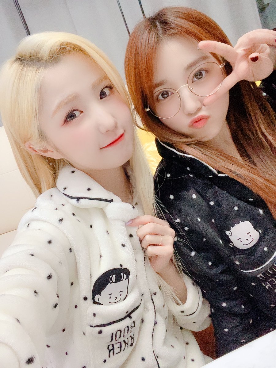 📸 [PHOTO] 210110 IZ*ONE official VLIVE update with Nako and