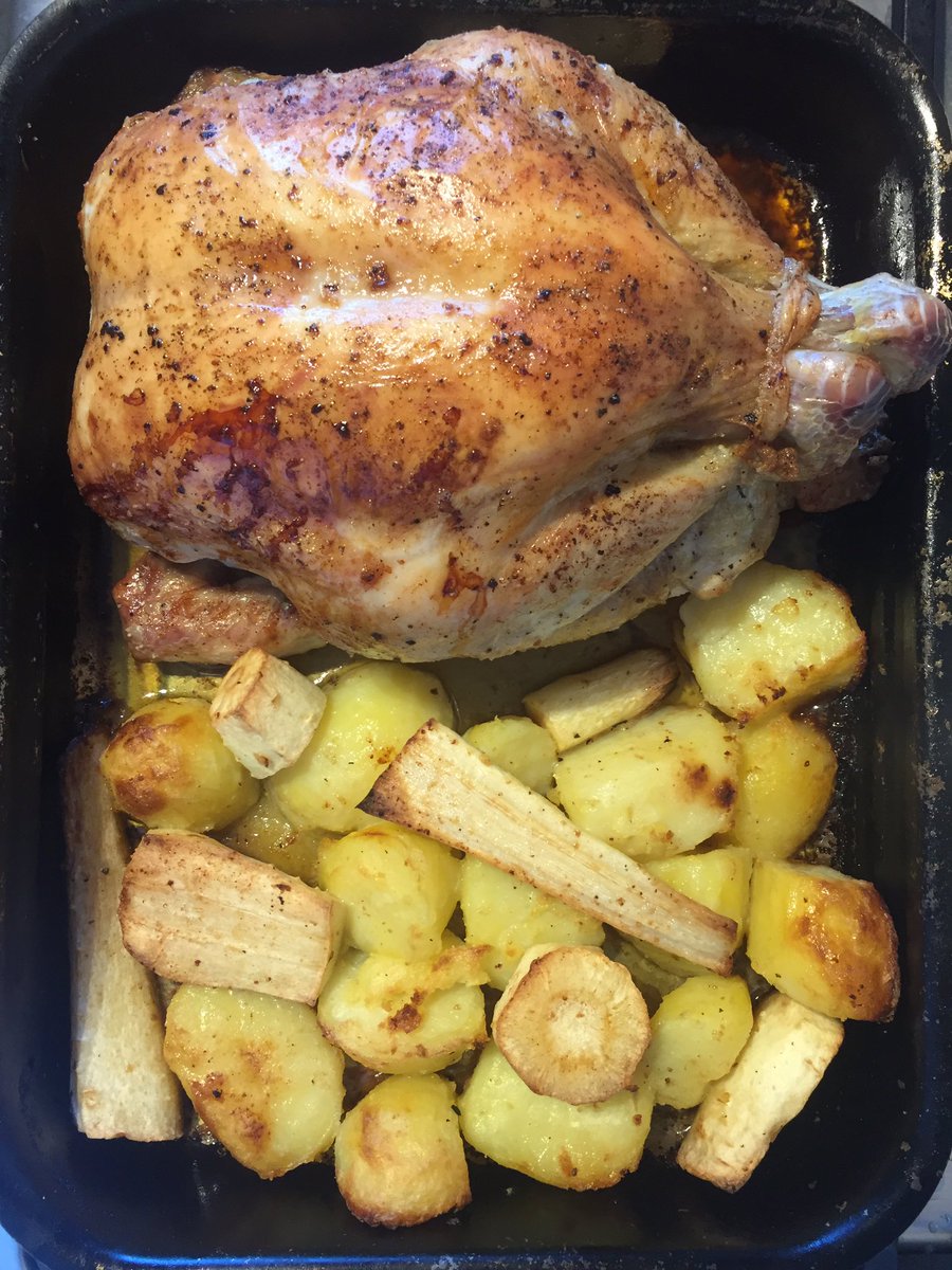 eggsbened's tweet photo. At last: itโs Covid-cancelled Christmas.
#ThereWasBreadSauce
#AndEverythingElse https://t.co/Y8aJCZ6Qfs