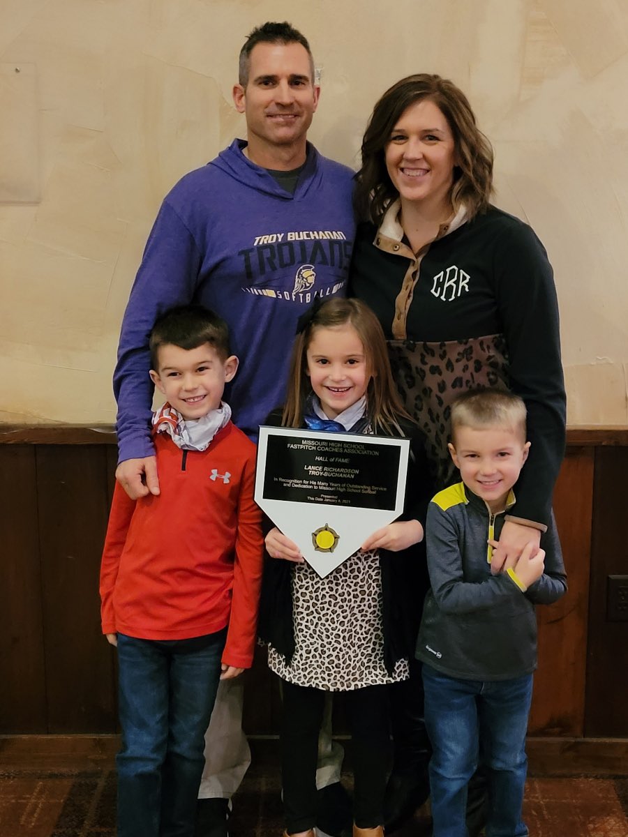 J_SMITH_ENT's tweet photo. Congratulations to @TBHSSoftball Head Coach, Lance Richardson for his induction into the @Mo_HSFCA Hall of Fame! In 21 years as a head coach (23 overall), Coach Richardson teams have achieved the following:
-476 wins (22.6 wins per year)
-12 Conference Titles
Cont’ https://t.co/vVDbrASidx