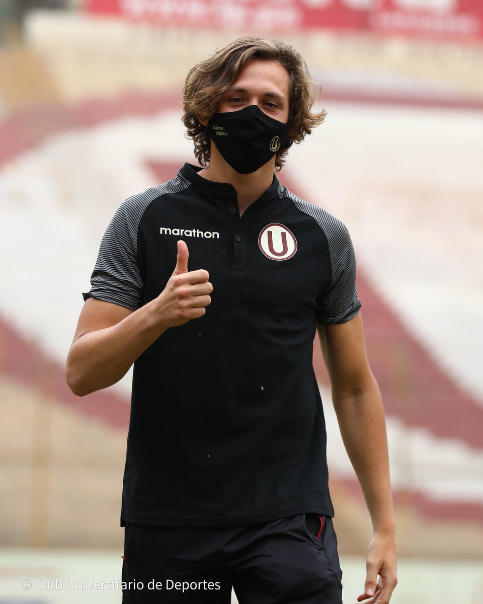 Universitario's tweet photo. 📸 Los jugadores del primer equipo van llegando al Estadio @MonumentalU_ para pasar las respectivas pruebas moleculares para el descarte del COVID–19 y los exámenes médicos correspondientes como parte del protocolo de la FPF para el inicio de la pretemporada 2021. 🔬🩺💉 https://t.co/7ZgWD4P4Q0