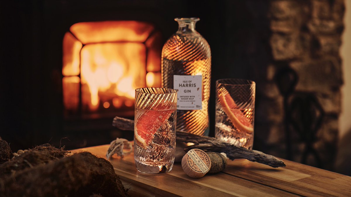 harrisdistiller's tweet photo. Definitely a day for staying in by the peat fire. Hope everyone is keeping safe and warm. ❤️🔥 #lockdownlife #islandcalm #harrisathome https://t.co/23sqaRIgdO