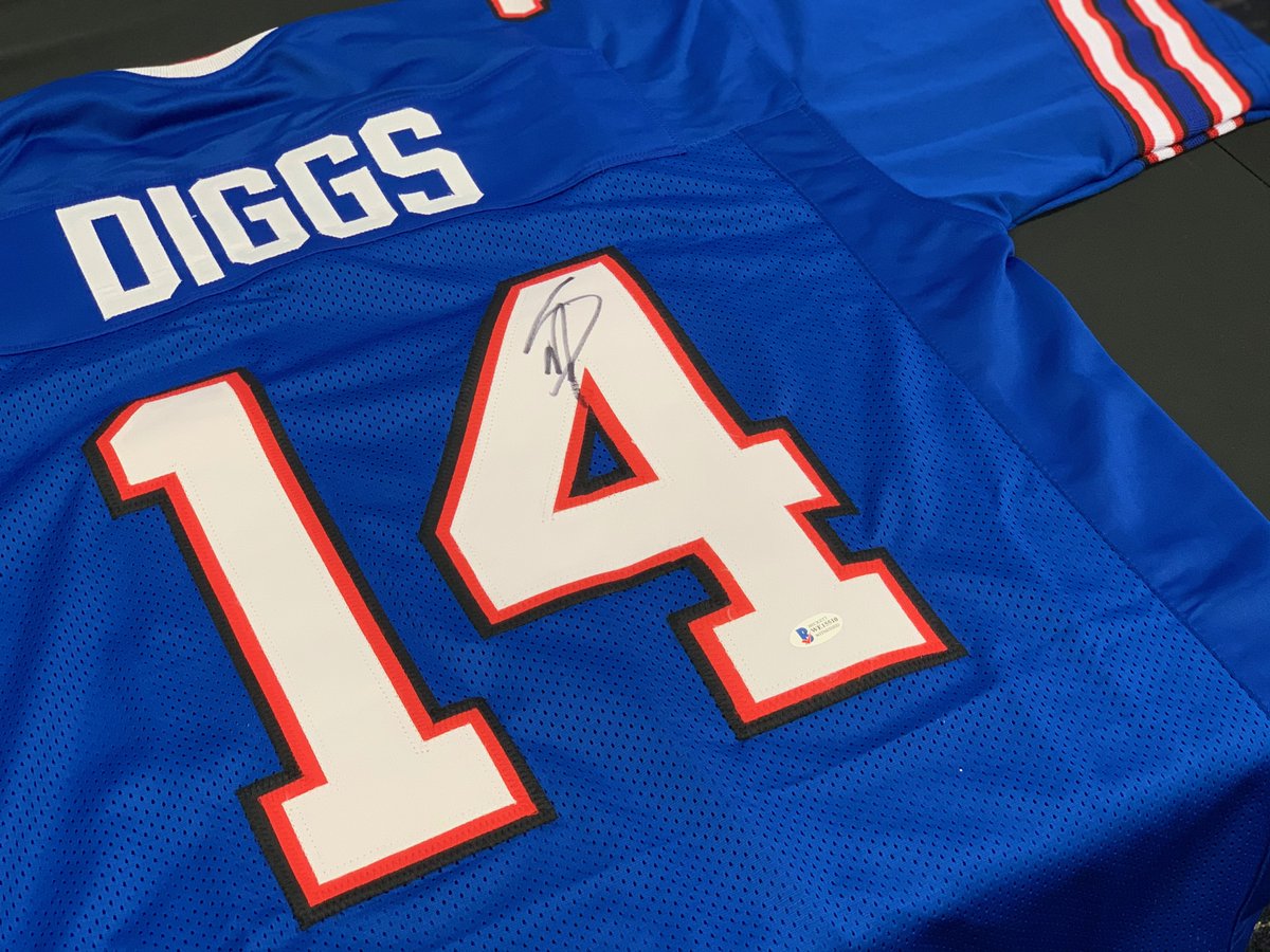 26shirts's tweet photo. It’s a big weekend! Let’s do ANOTHER giveaway for a signed Stephon Diggs jersey, courtesy of @TSEBuffalo!

Just RT and follow @TSEBuffalo (and us!) for a chance to win.  

One random winner gets selected Monday. #BillsMafia https://t.co/AXmWjlENmY
