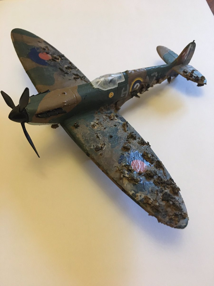 NickJerrett1's tweet photo. .@James1940 @almurray @WeHaveWaysPod finished my first model in 30years but made the schoolboy error of not painting the pilot first. Going to begin my first proper one now but need some painting tips...do any independent company members have any advise #kitoff #WeHaveWays https://t.co/BKtbY2nJR8