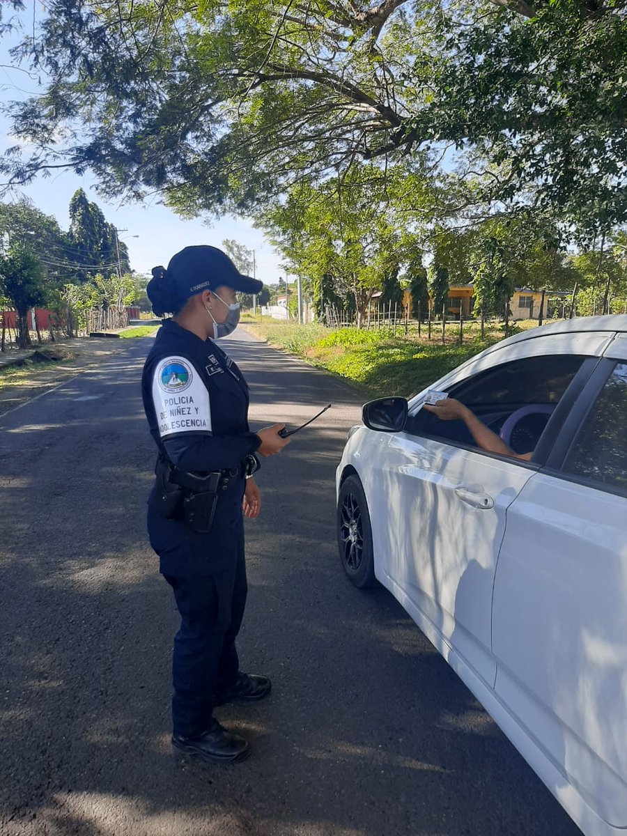 policiadepanama's tweet photo. ¡El delito NO paga!
Nuestros uniformados recorren cada punto de la geografía nacional, para garantizar la paz y tranquilidad en nuestras comunidades. #TrabajandoPorPanamá https://t.co/LvkANxAAk5