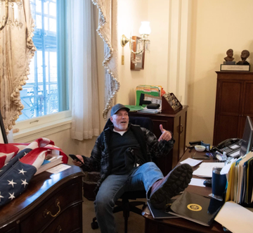 SilwanJ's tweet photo. After his arrest in Arkansas, the guy who made himself at home in Speaker Pelosi’s office will be extradited to Washington to face federal charges. https://t.co/Pe96ivfxSm
#FloridaMan https://t.co/MevEd60qjQ