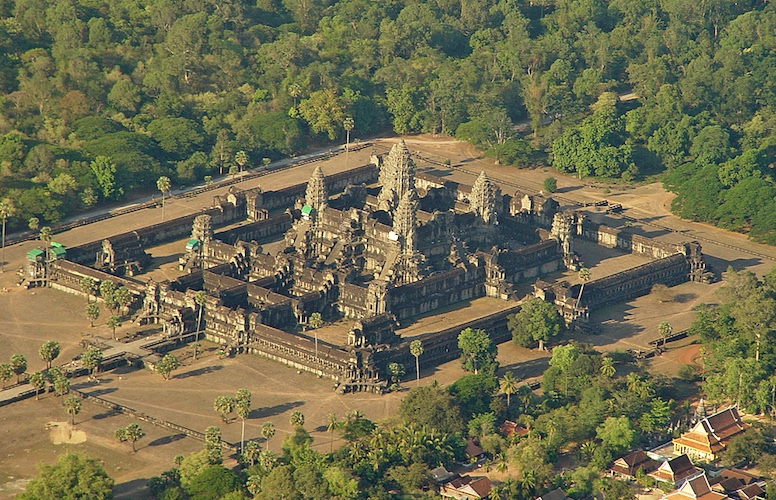 #3/thread on Angkor watChristianity and islam may be the largest religion of today’s world but Sanatan dharm has the largest religious monument in the world in the form of Angkor wat. It is situated in combodia and spread across over 400 acres / 1.6 km².