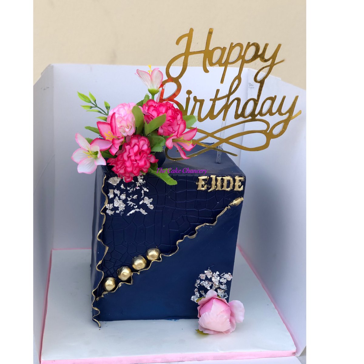TheCakeChancery's tweet photo. Please bless me with Retweet 🙏🙏🙏..
- Fast becoming our bestseller,this design 😊... https://t.co/ghdgXEoigi