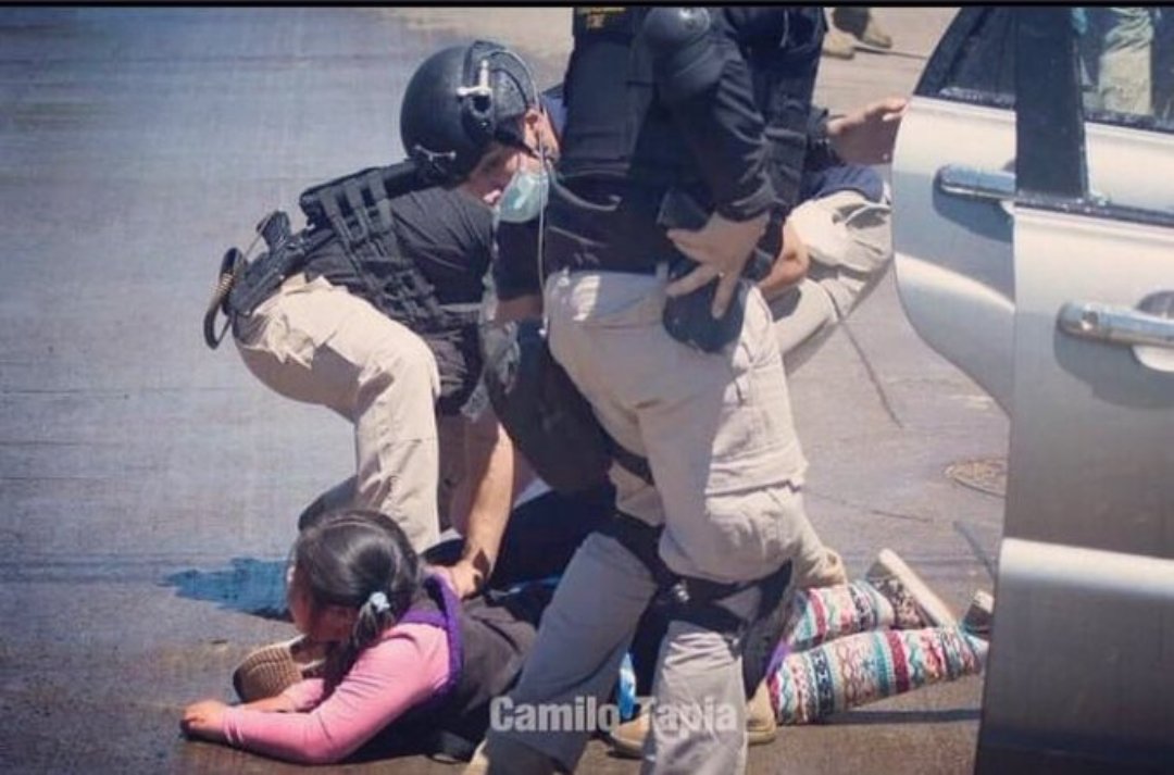 Chilean police did this to #CamiloCatrillanca 's daughter. She is 7 years old. SEVEN! We live under a civilian dictatorship, our friends loose their eyes and our neighborhoods smells like gas.They torture, murder and traffic weapons to narcos forcing us to leave in fear @CIJ_ICJ