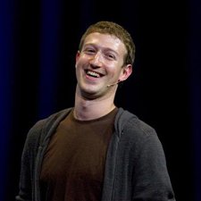 gurkanaydn_'s tweet photo. Me: Kulaklığımı nereye koydum ben ya
Zuckerberg: Masanın üstünde dostum  #WhatsAppSiliyoruz https://t.co/hPqVHqaGXl