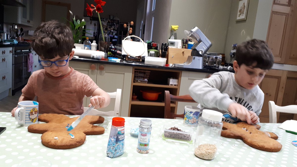 JemLeo2's tweet image. Bit of lock down baking after #mathswithparents