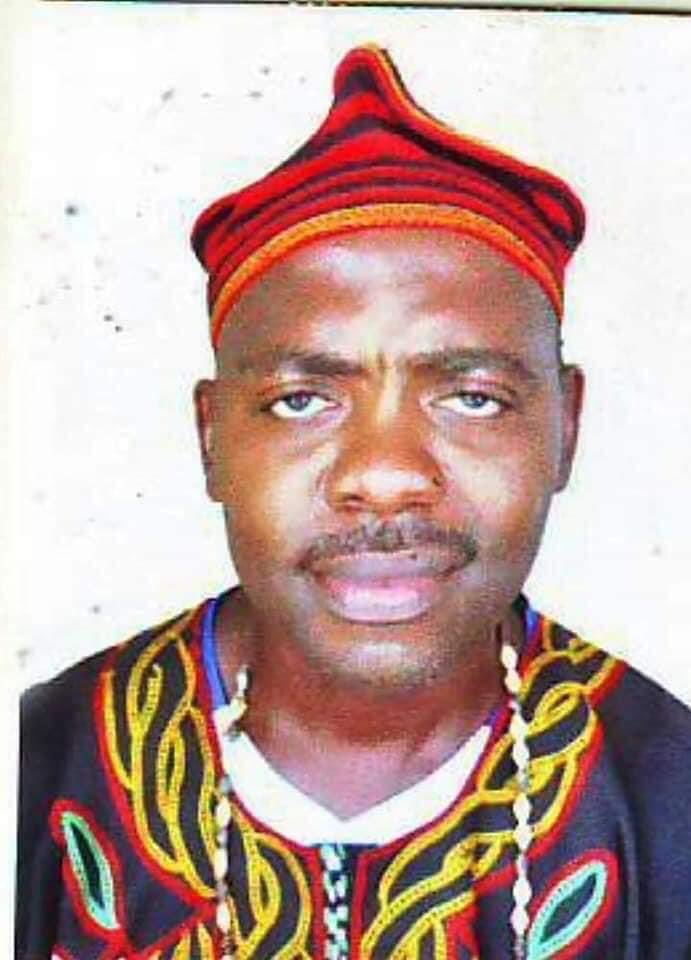 B_A_S_FRANCE's tweet photo. 🔴#THOMAS_AWAH est un journaliste camerounais ancien correspondant d’EquinoxTV , originaire de la région du #Nord_Ouest Cameroun . En prison depuis 4 ans de prison centrale de #Kondengui par le tribunal militaire @afpfr @RSF_inter @CourPenaleInt @PRC_Cellcom @CameroonPm237 @RFI https://t.co/dnaRXTcHXQ