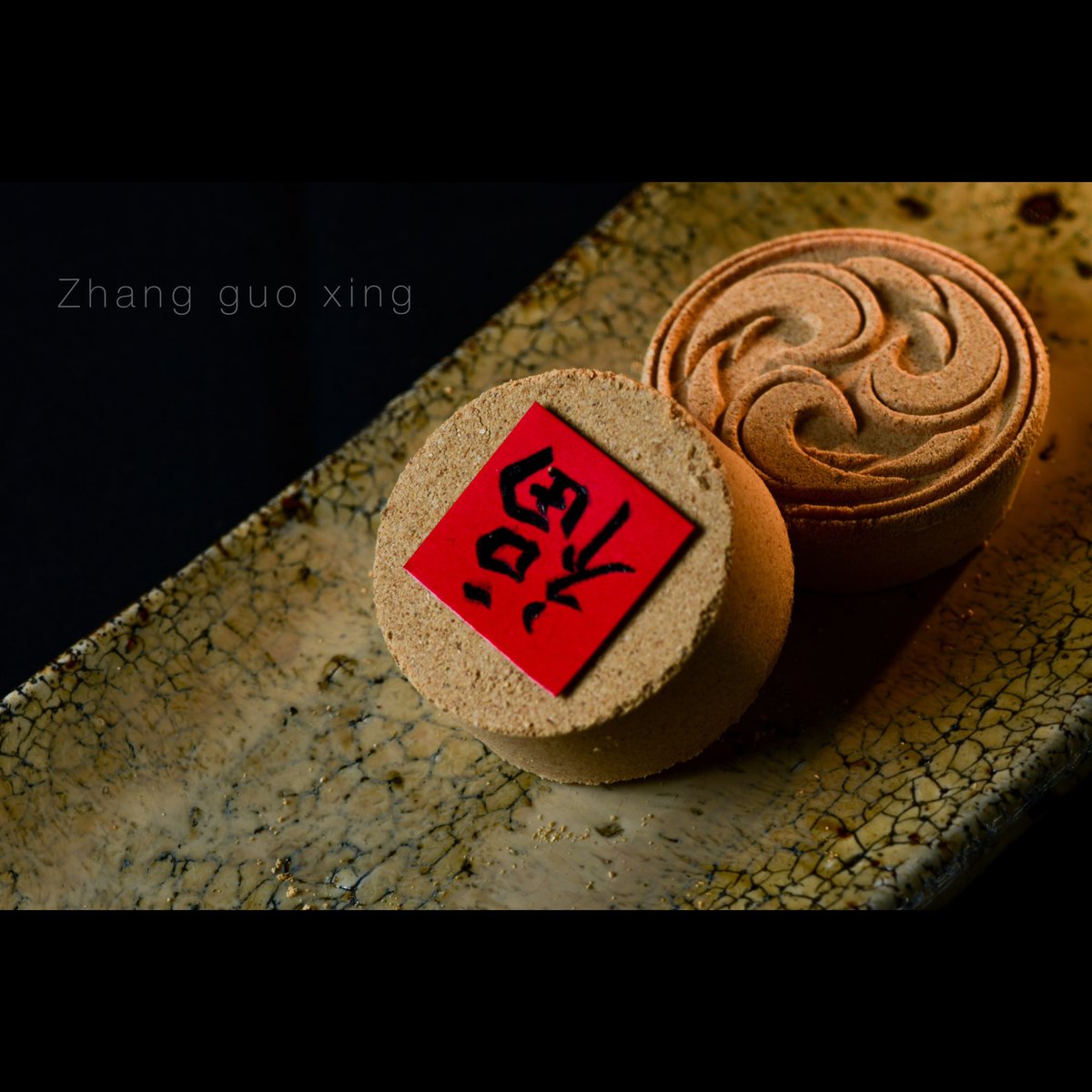 c9z_mj's tweet photo. 元中国国家主席専属シェフの
张国兴シェフ(Zhang guo xing)
による中華菓子（まさに唐菓子⁉︎）WSの参考作品物撮りを
担当させて頂きました。

テーブルフォトでのライトシェーピング、大変勉強になります💦

ありがとうございました📸

#lightshapingtools 
#profoto
#a10
#b10plus 
#Zeiss
#nikon https://t.co/MA1rNaiTL8