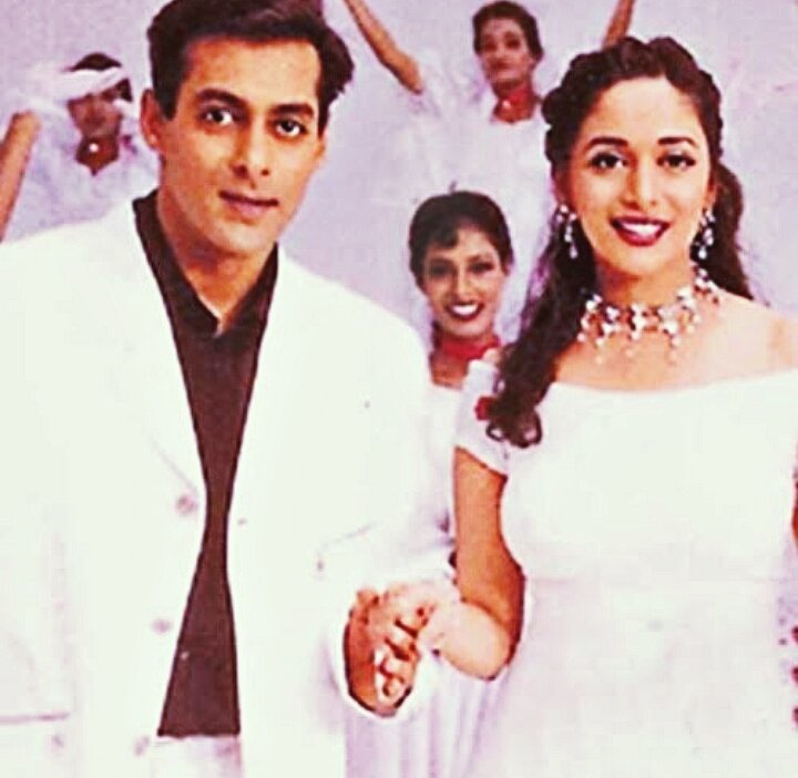 i_yogesh22's tweet photo. ALL TIME YT RECORD⚠

#TaaronKaChamakta Song From Megastar #SalmanKhan's 'HTHS' Movie Completes Huge "1 MILLION LIKES" On YouTube!

"15th Official Video" Featuring @BeingSalmanKhan To Hit Record "1M YOUTUBE LIKES", Most For An Indian Actor (Yesterday #Saiyaara Completed 1M Likes) https://t.co/fbttXawo2f