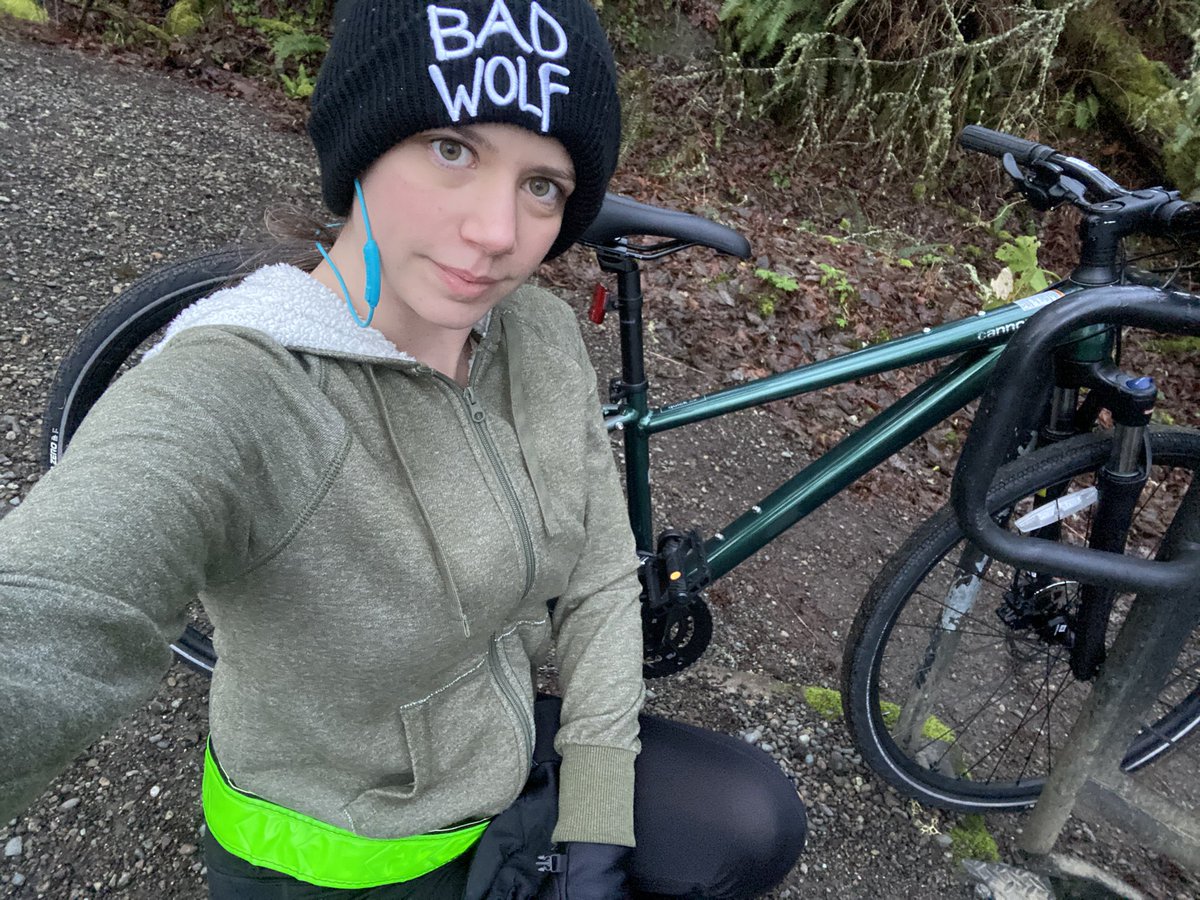 alivanessa9's tweet photo. #Emmy and I are out this morning #badwolf! I love going to the beach on my rides 🚲. I’ll be seeing you guys at 11AM PST with @MrsVaderFist coming in for a #DSCraid #Destiny2 #Xbox #twitch #twitchstreamer https://t.co/V2vlFeLMCt